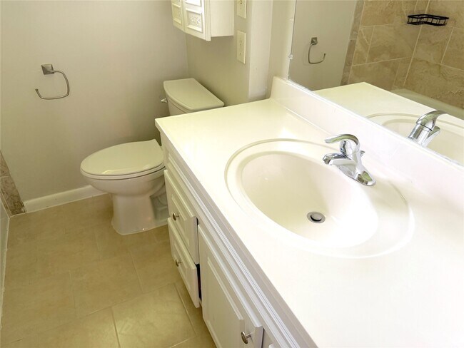 Building Photo - 534 Glenvale Dr