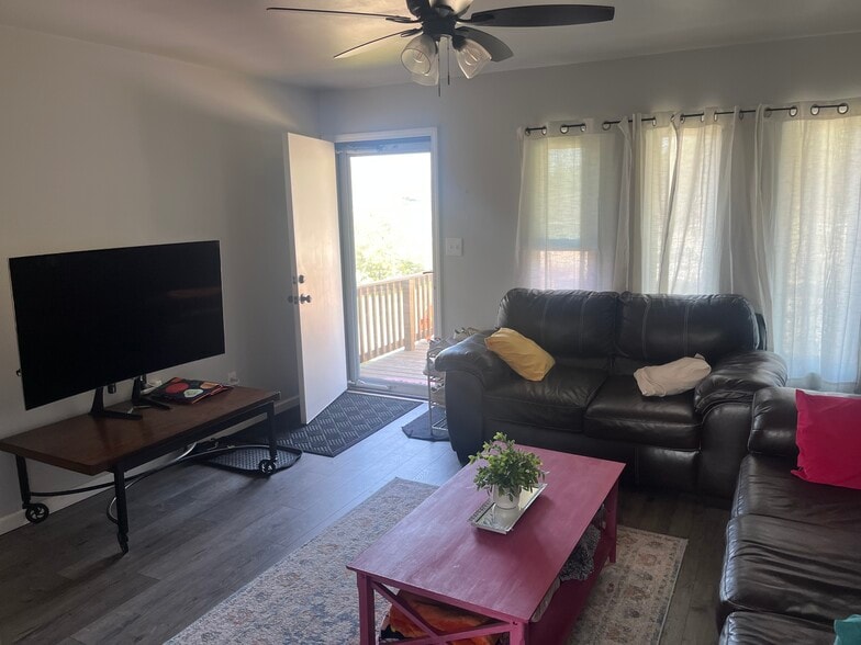 Building Photo - 4006 Essex Ave