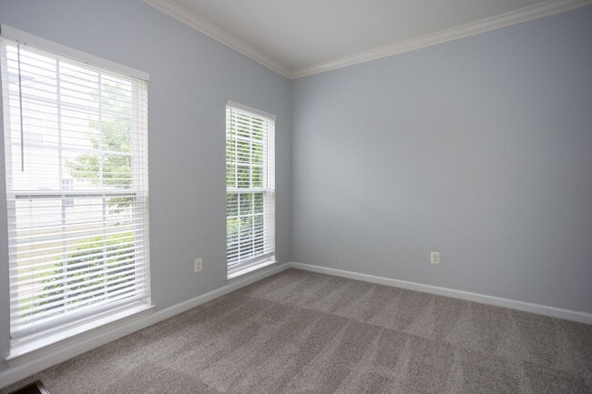 Building Photo - Spacious & Bright Home in Parks of Piedmon...