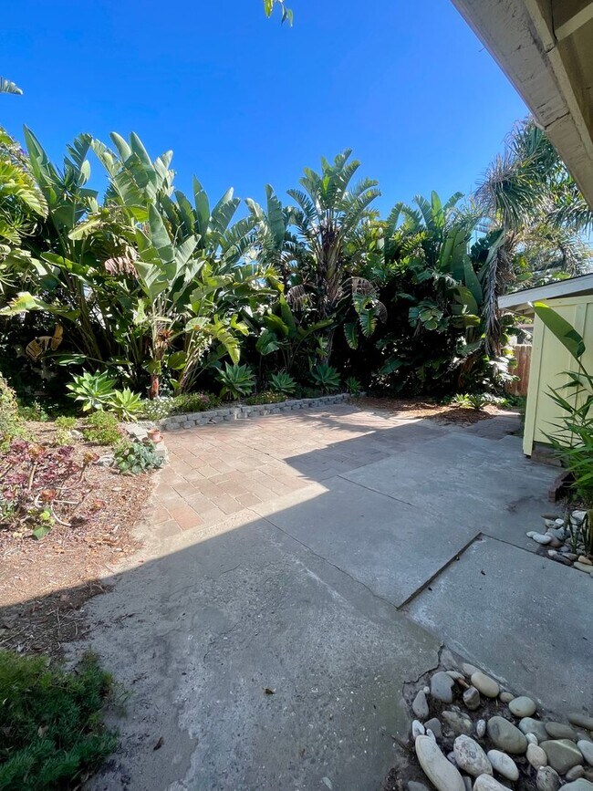 Building Photo - Classic Pierpont Beach House | 10-Month Lease | Just Steps to the Sand