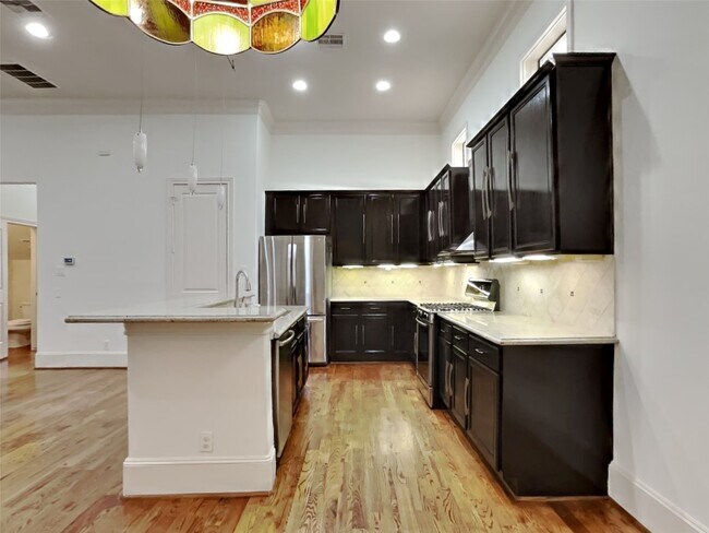 Building Photo - 9530 Pemberton Trce
