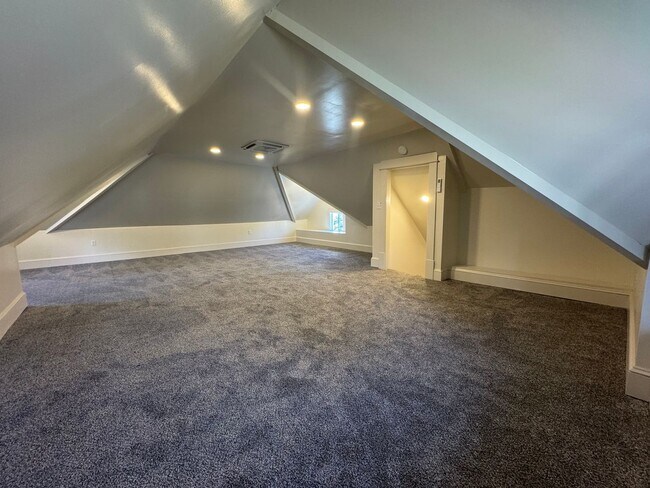 Building Photo - Updated 3-Bedroom, 2-Bath with all new appliances.