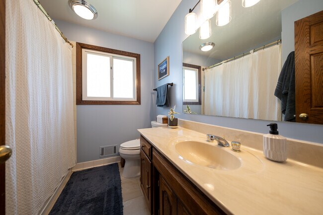 Building Photo - 1581 Woodside Ct NE
