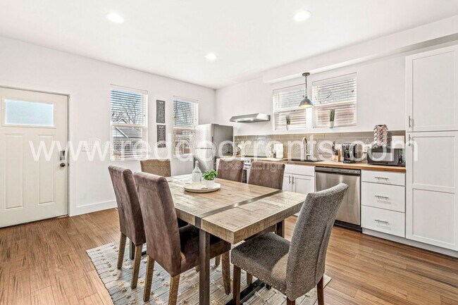 Building Photo - 1619 N Tacoma Ave