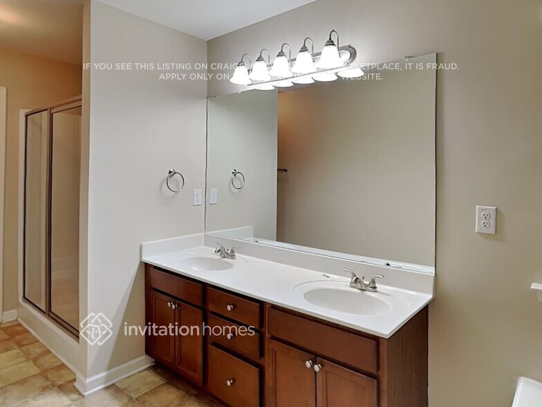 Building Photo - 3479 Village Park Ln SW