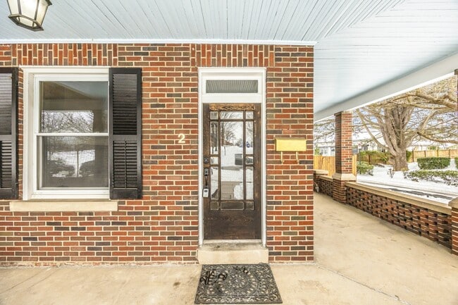 Building Photo - 2 College Ave