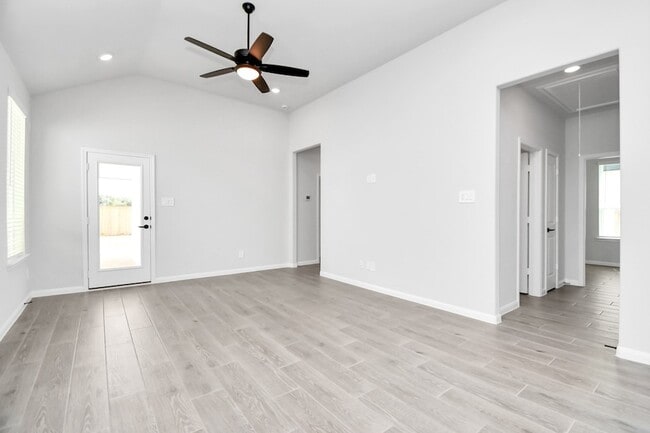 Building Photo - 19807 Palomino Pr Trl