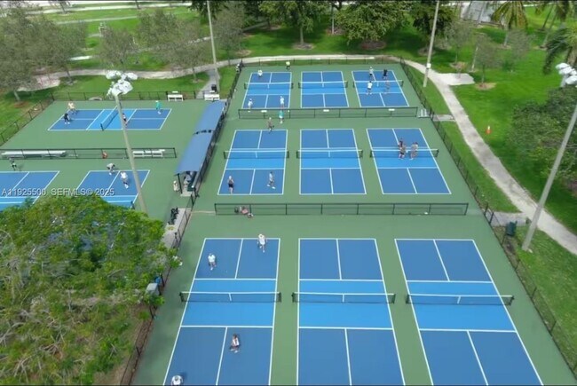 Building Photo - 909 NE 7th St