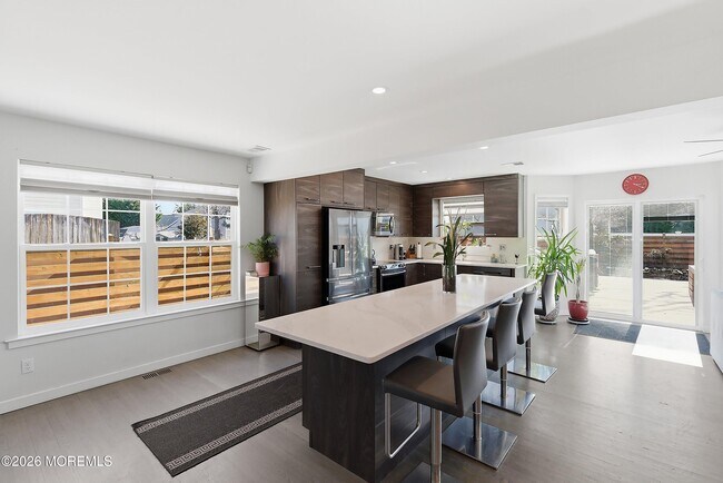 Building Photo - 619 Woodland Ave