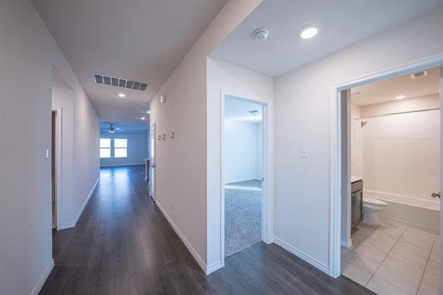 Building Photo - 400 Willow View Way