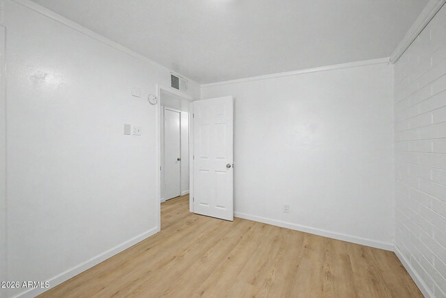 Building Photo - 2038 E Lemon St