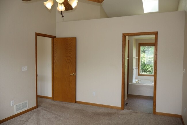 Building Photo - Live Large in Fort Collins – 5BR Home + $2...