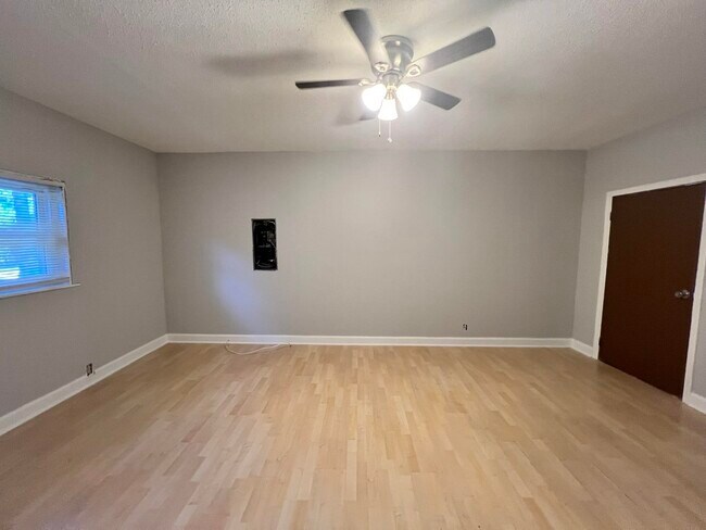 Building Photo - 1837 Devra Dr