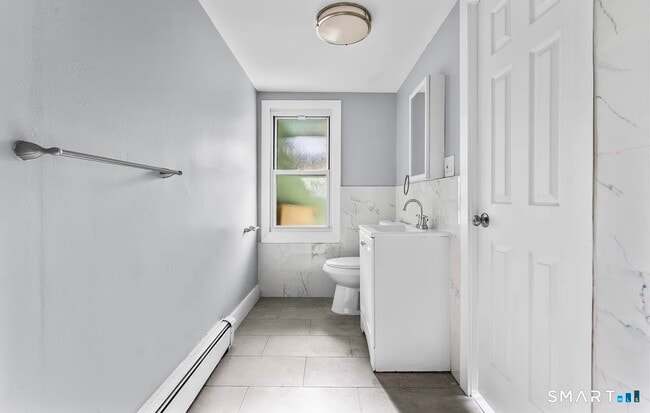 Building Photo - 746 Maple St