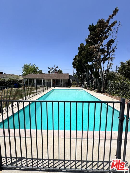 Building Photo - 8936 Balboa Blvd