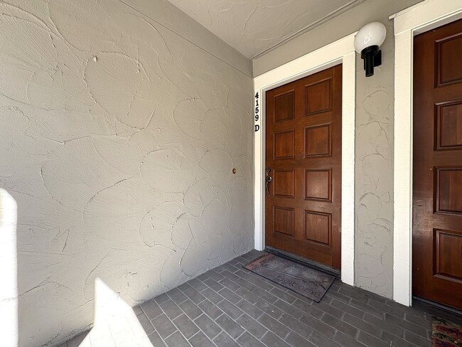 Primary Photo - Newly Renovated 2BR/2BA First-Floor Condo ...