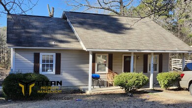 Building Photo - 3b/2b house