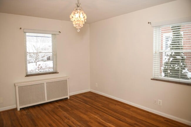 Building Photo - 27 Sunnymede Dr