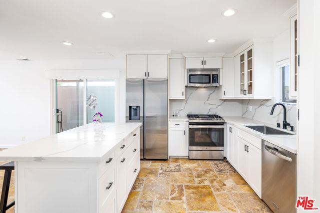 Building Photo - 28711 California 1 Apt #30, Malibu, CA 902...