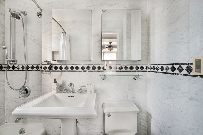 Building Photo - 240 W 73rd St