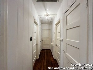 Building Photo - 127 Larchmont Dr