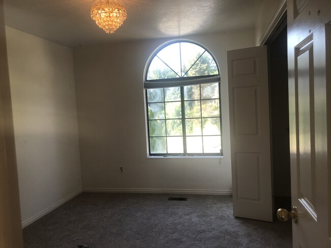 Building Photo - 1349 E 5150 S