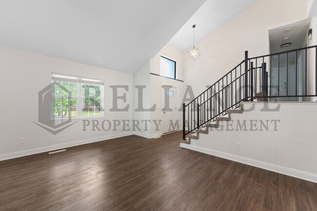 Building Photo - 2021 S Flynn St