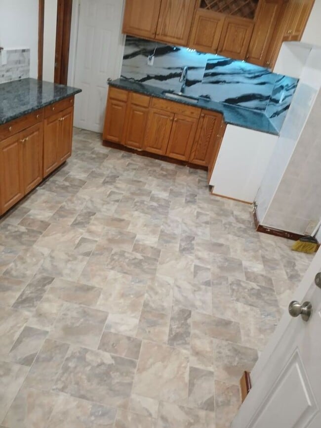 Building Photo - Special Improveent District!! Hurry to see this special place.