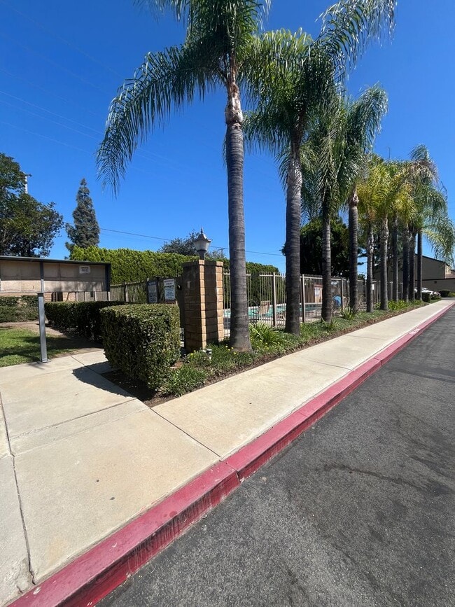 Building Photo - 555 S Azusa Ave