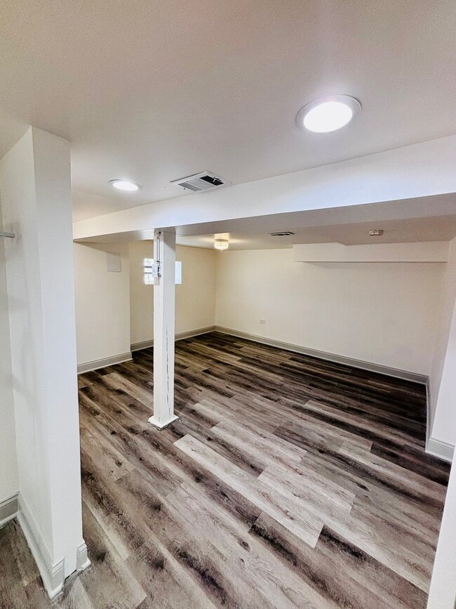 Building Photo - 1715 N Meade Ave