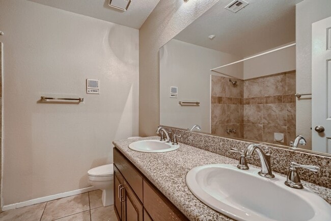 Building Photo - 2224 Bear Valley St