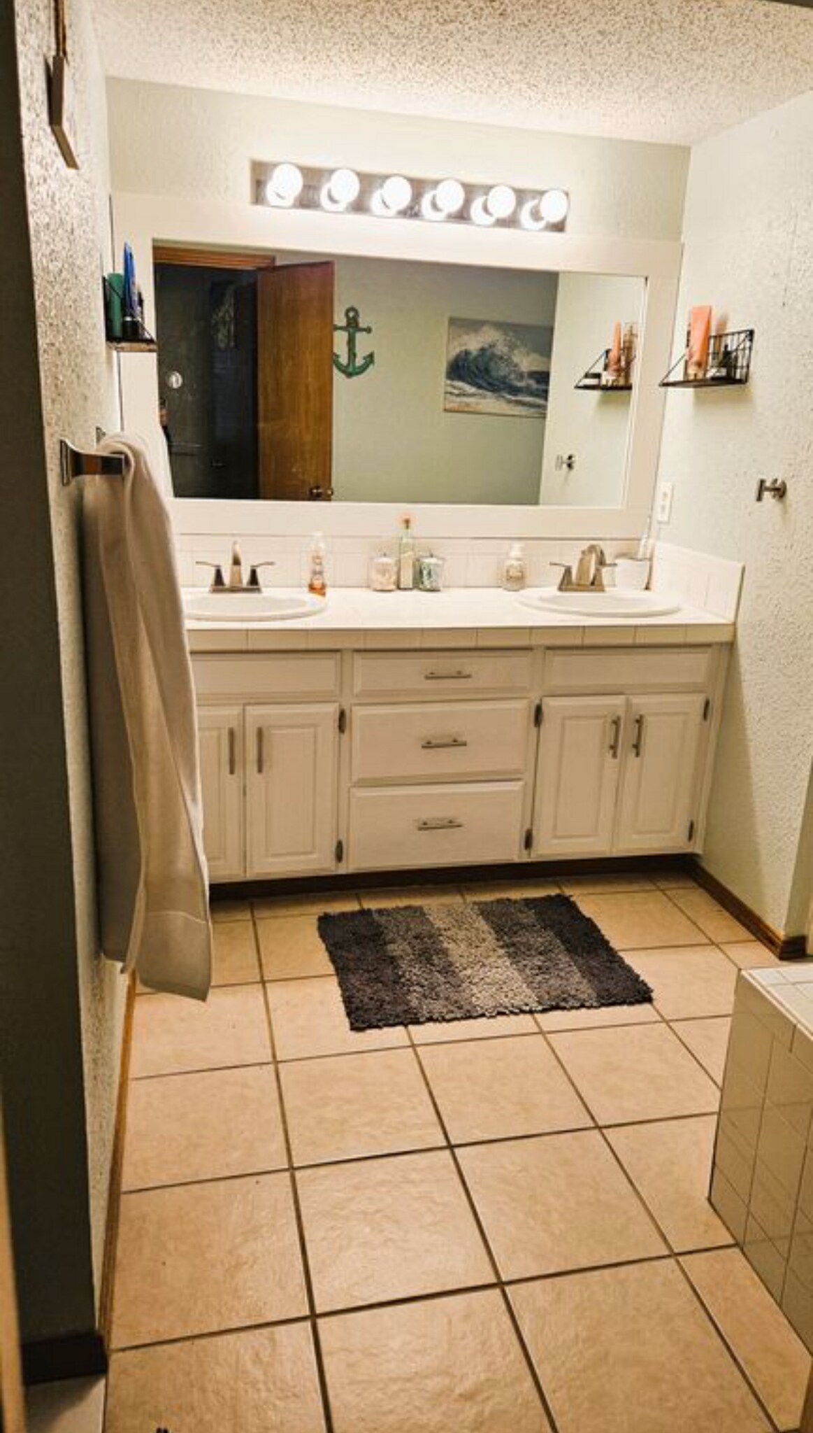 Building Photo - 1615 Camelot Dr