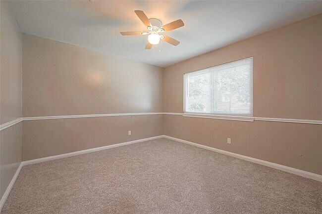 Building Photo - 6534 Bayonne Dr