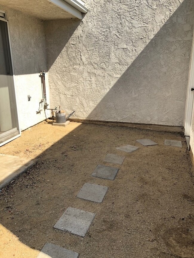 Building Photo - Nantucket Village Condo with Community Pool!