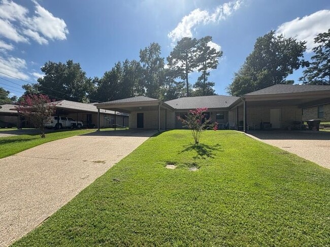 Primary Photo - Available Now! 3 bedroom charming duplex!