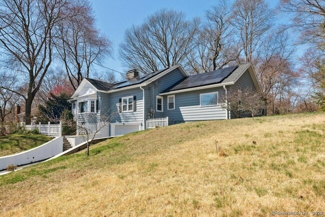 Building Photo - 564 Fairfield Woods Rd