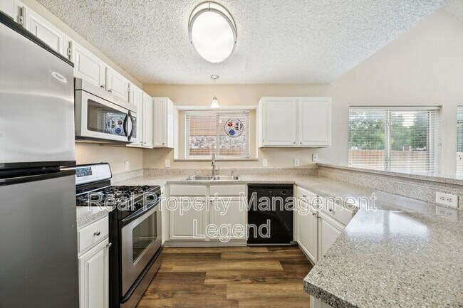 Building Photo - 817 Sewell Dr