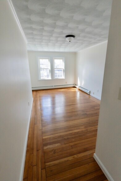 Building Photo - 178 Manning St