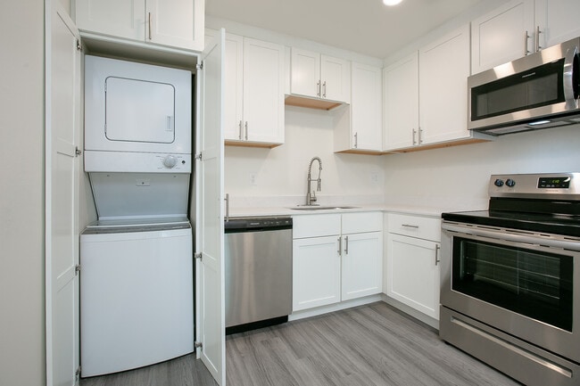 Building Photo - Zurqui on Abington