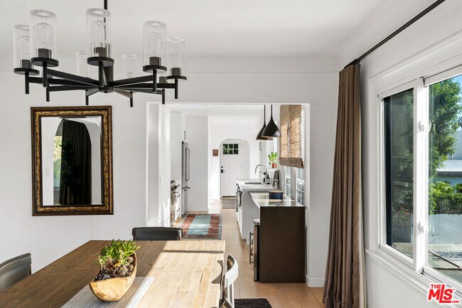 Building Photo - 502 N Sweetzer Ave