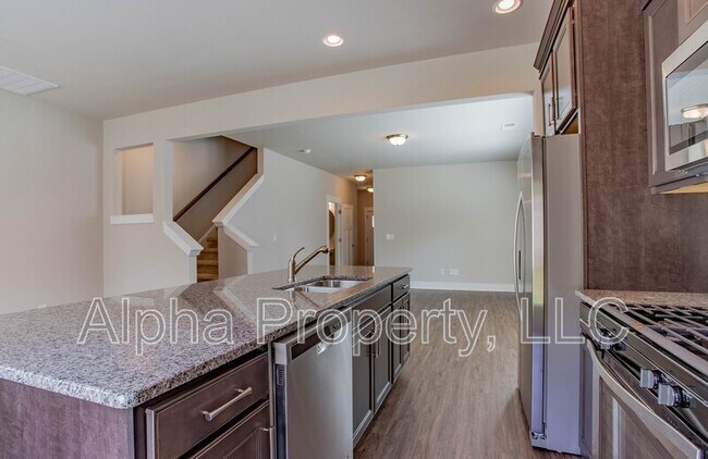 Building Photo - 385 Hague Dr