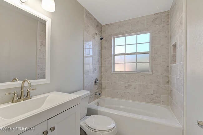 Building Photo - 748 Foxbriar Cove