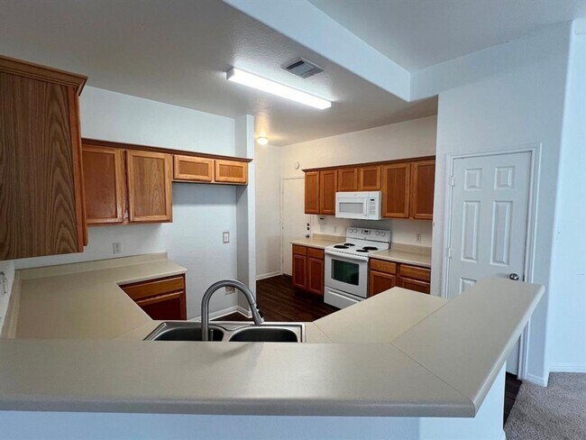 Building Photo - Nice home available in Brookside Subdivision!