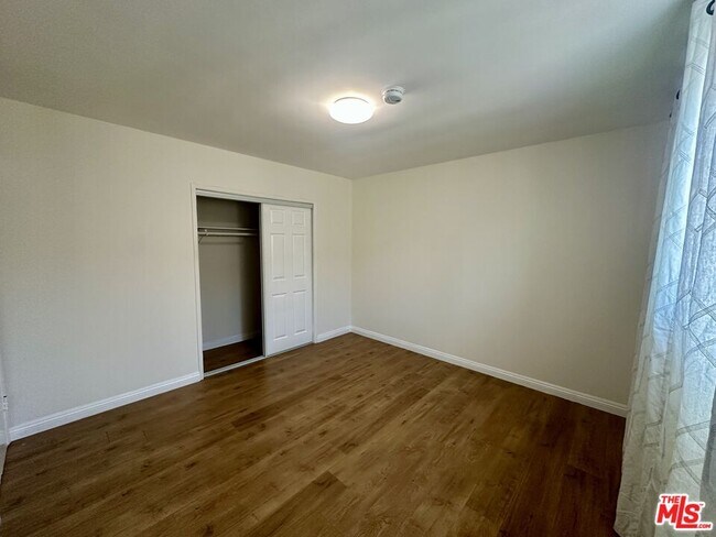 Building Photo - 1114 S Sherbourne Dr