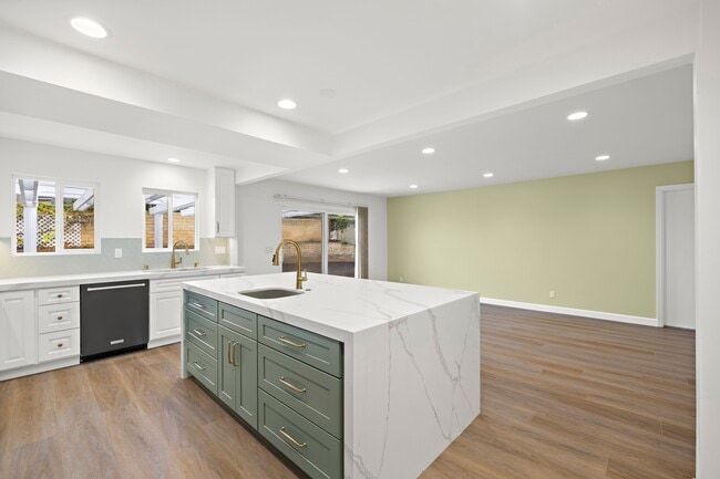 Building Photo - 20152 Redlands Dr