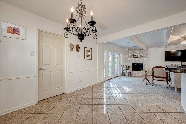 Building Photo - 1619 Crystal Hills Dr