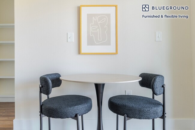 Building Photo - 1501 W Howard Ln