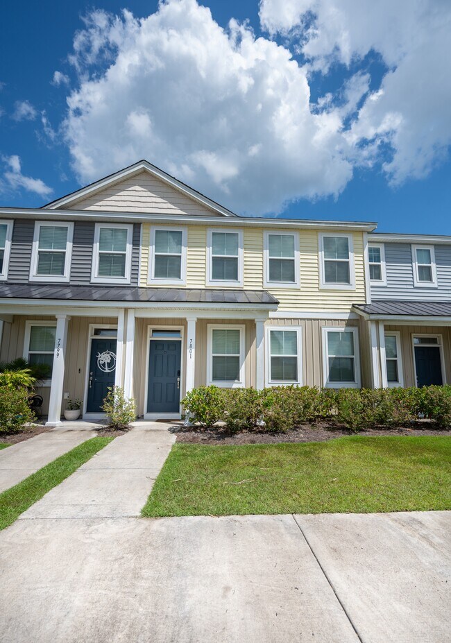 Building Photo - 7801 Montview Rd