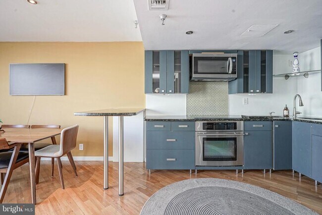 Building Photo - 3 N Christopher Columbus Blvd