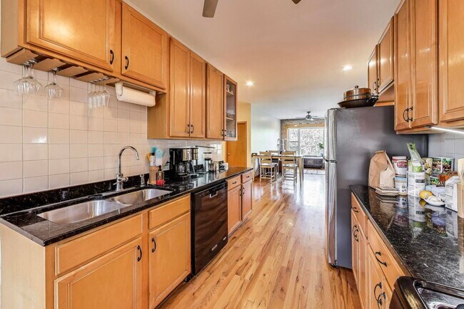 Building Photo - 2745 W Le Moyne St
